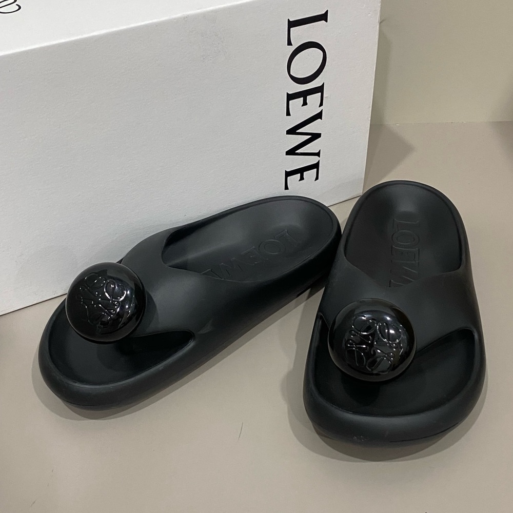 Loewe Women's Authentic Black Sandals🥰🥰